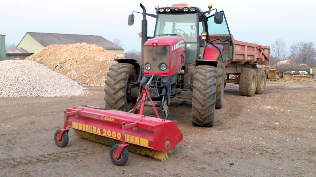 ETS à Viré – Tracteur - Entreprise Travaux Services - Des Travaux Publics adaptés à vos besoins